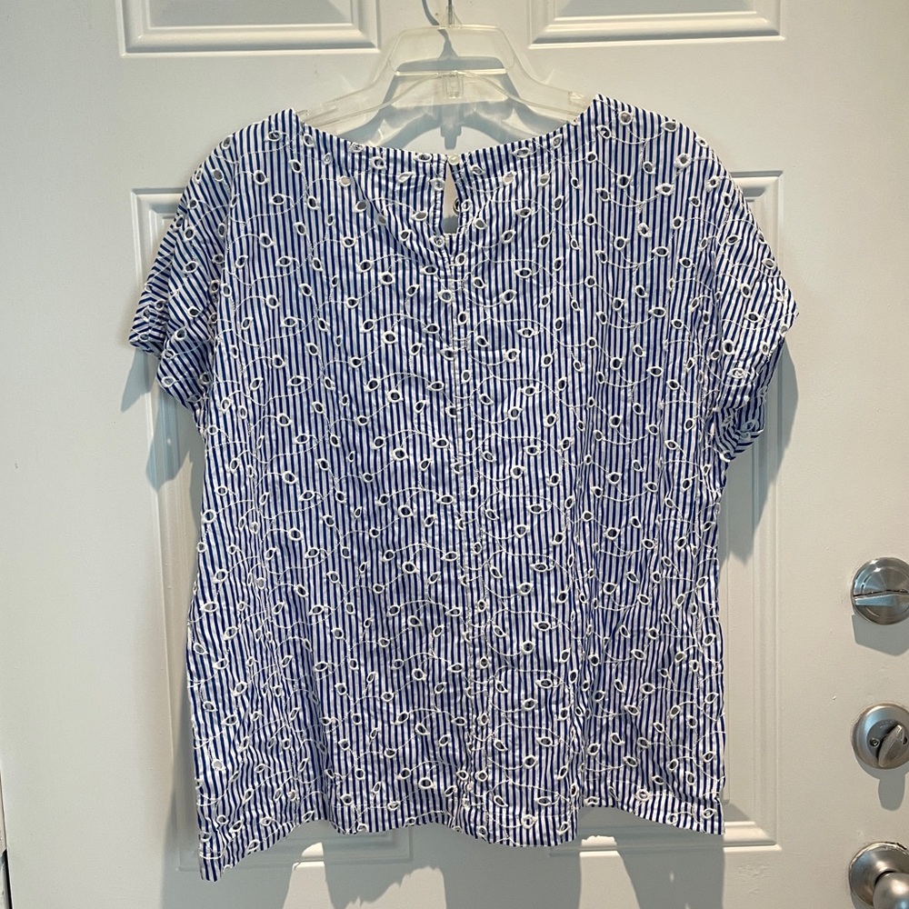 Liz Claiborne Stripe Eyelet Top Large Blue White Cut-Out Seersucker Embroidery - Picture 8 of 9